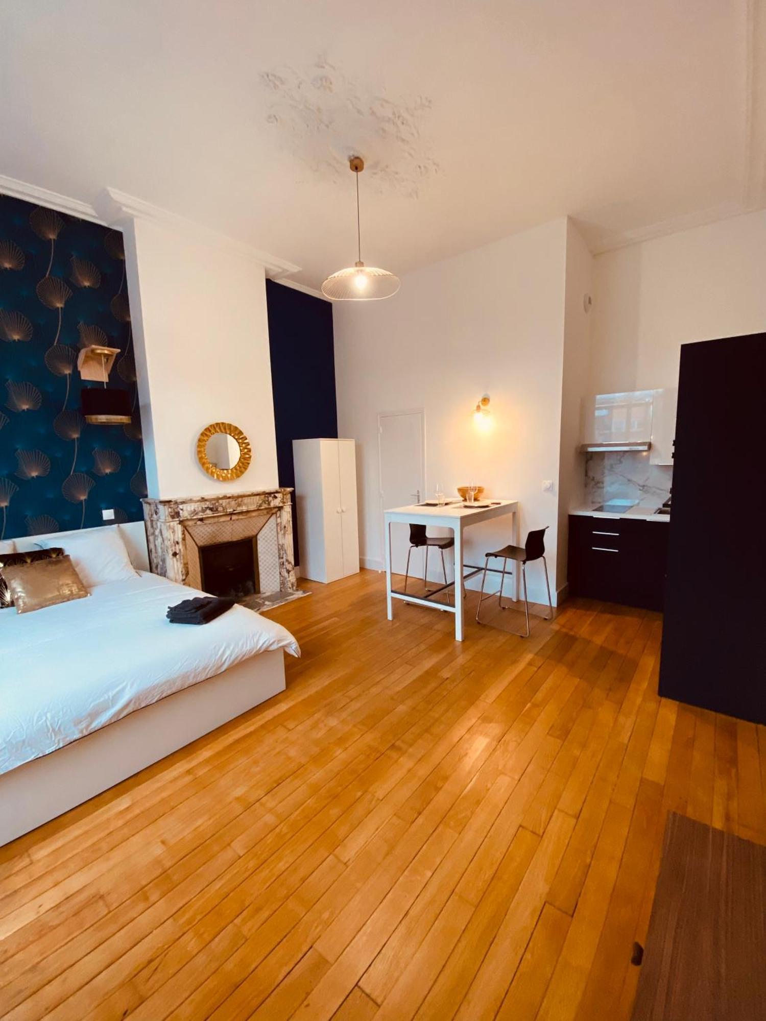 Residence Adam A Part Valenciennes Bilik gambar
